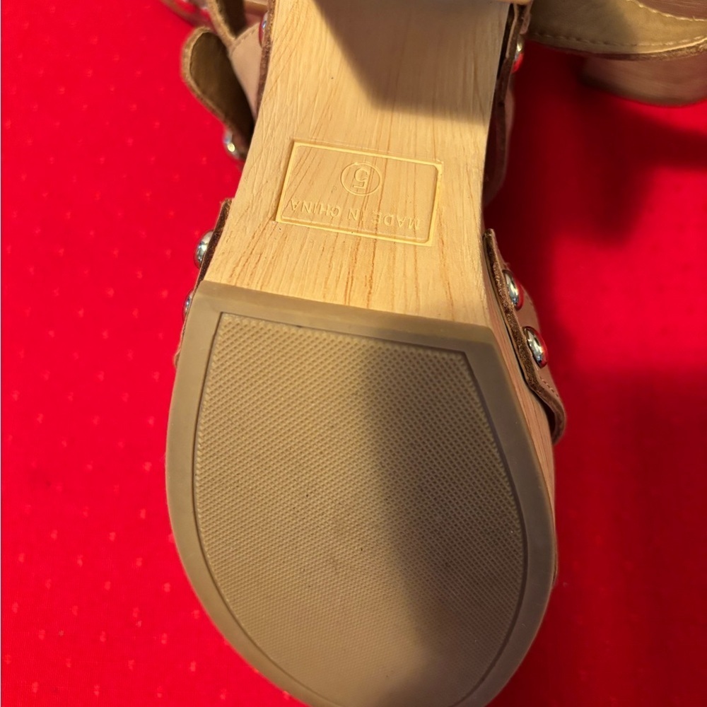 Women's Tan Sandals - Picture 4 of 5